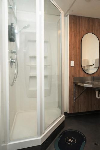 Family Room with Ensuite image 4