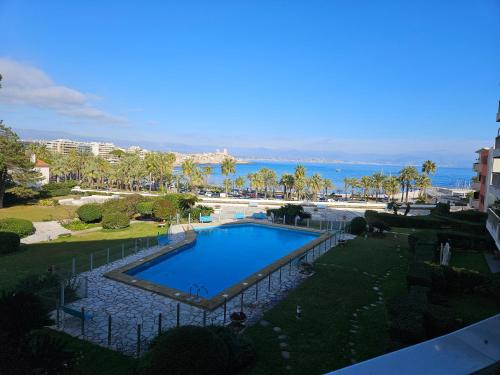 Cap d'Antibes Port Aubernon 3P vue Mer Piscine - Location saisonnière - Antibes