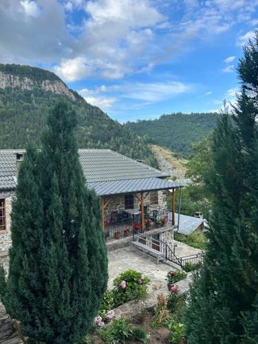 Tampilan eksterior, Florija’s Guesthouse in Dardhe