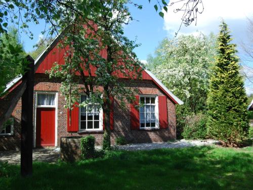 Cozy lodge with a dishwasher at a holiday park in the Achterhoek