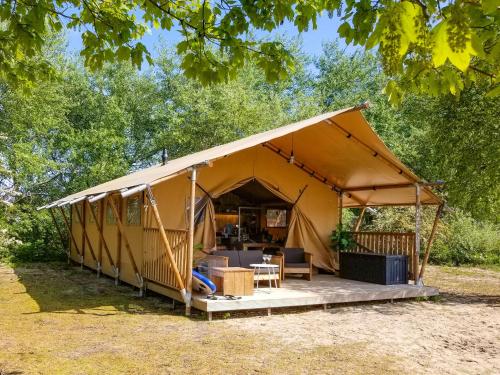 Cozy lodge with a dishwasher at a holiday park in the Achterhoek