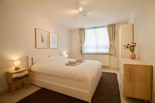Heart of Grand Place - Stunning 3BR Triplex, Брюссель (фото 7)