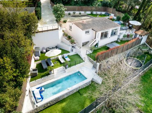 Piscine-Jacuzzi-Sauna -Videoprojecteur Perle Rare - Location, gîte - Mougins