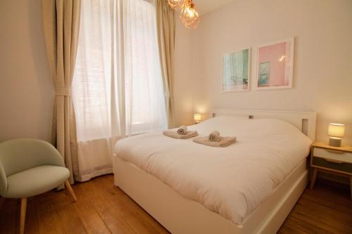 Heart of Grand Place - Stunning 3BR Triplex, Брюссель (фото 9)