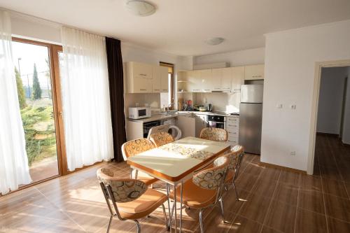 Villas in Complex Trakiyskiy Bryag, Lozenec (fotografie 9)