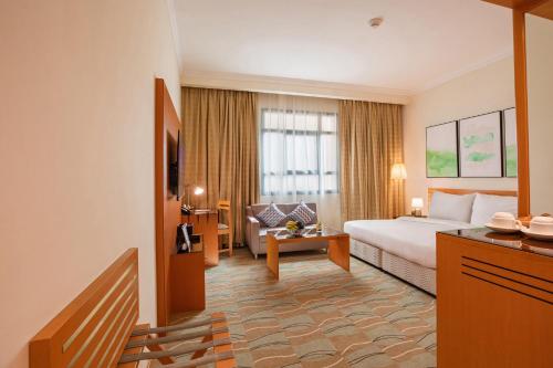 Deluxe King Room image 3