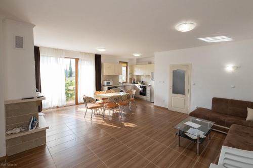 Villas in Complex Trakiyskiy Bryag, Lozenec (fotografie 10)