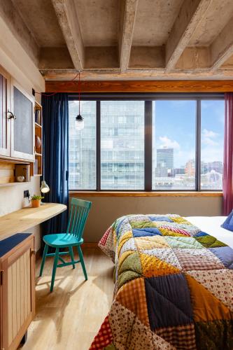 room detail thumbnail 2