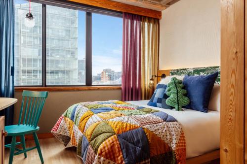 room detail thumbnail 1