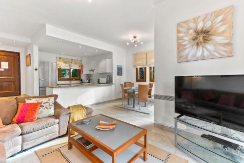 2 bedroom Villa Loukia with private pool and gardens, Aphrodite Hills Resort 2 bedroom Villa Loukia with private pool and gardens, Aphrodite Hills Resort