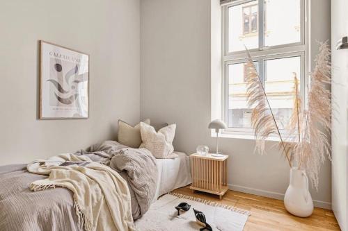 Centrally located - Beautiful & bright apartment