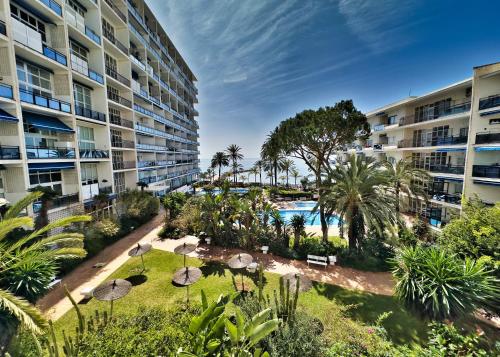 SKOL 335. Fantastic Beachfront Apartment Facing South. 2