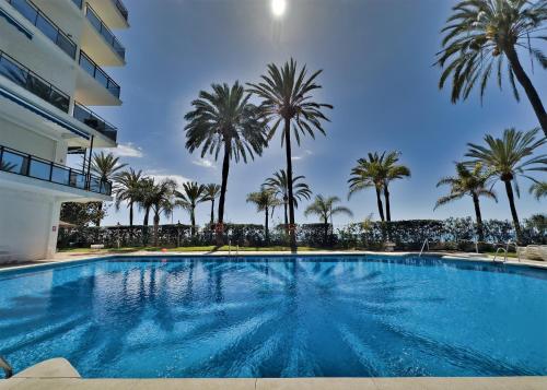SKOL 335. Fantastic Beachfront Apartment Facing South.
