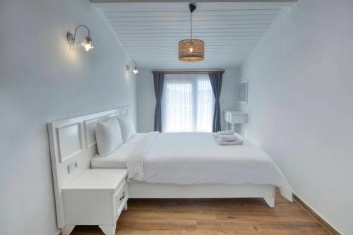 1 double bed, 2 twin beds