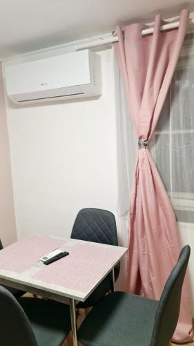 2 separate bedrooms and living room fully equipped with AC, Budapest