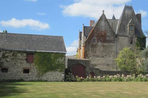 Manor house, huge park, Le Mans area