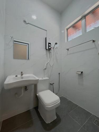 Doccia, Elonna Homestay in Jerantut