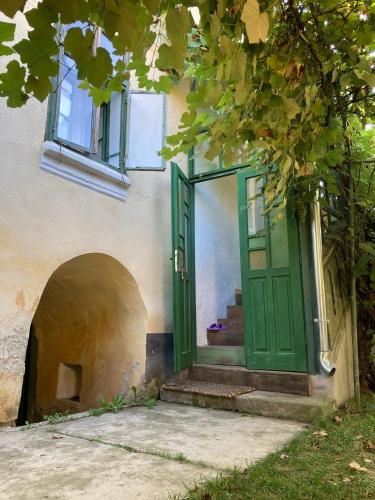 House by the Church - entire house in Criț