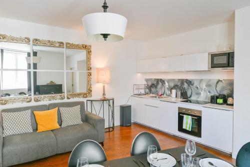 Huge and bright 4BD for 10 guests Sacre-Coeur - image 5