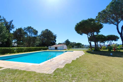 Fig Villa- CleverDetails, Sleep 8, Pool, Children Playground, Ténis court