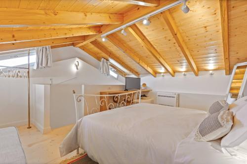 Courtyard Cottage Corfu 4