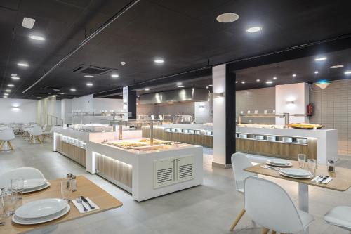 餐廳, Hotel Vibra Cala Tarida in 桑特霍塞普德薩塔萊阿