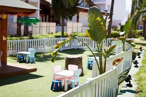 Hotel Playasol Cala Tarida - image 8