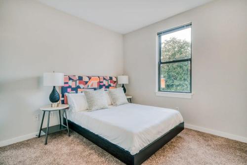 CozySuites MusicRow Classy 1BR w free parking 24 in Nashville, USA