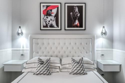 Deluxe Double Room image 9