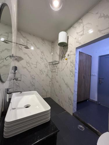 Deluxe Double Room with Bath image 1
