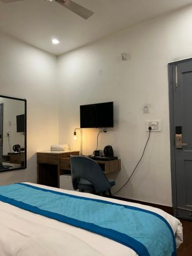 Deluxe Double Room with Bath image 8