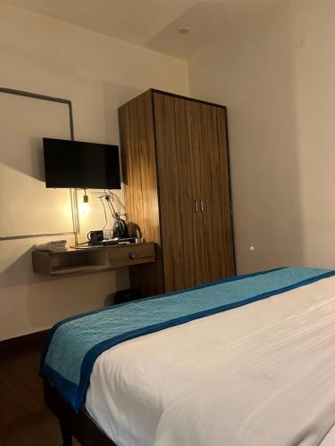 Budget Double Room image 8