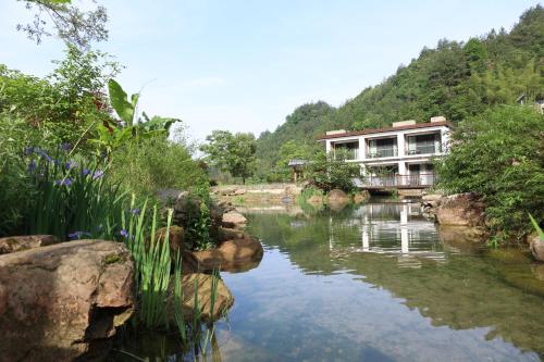 Zhangjiajie Jianwai Qijing Resort & Spa