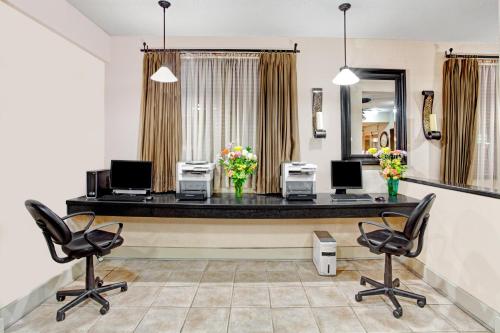 บริการและสิ่งอำนวยความสะดวก, รามาดา บาย วินด์แฮม เวสต์ เมมฟิส (Ramada by Wyndham West Memphis) in เวสต์เมมฟิส (AR)