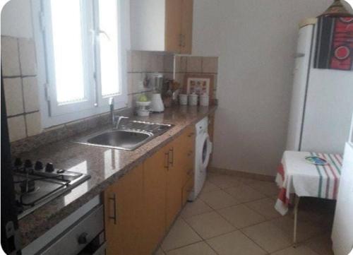 Appartement type andalous avec peintures murales originales grande double terrasse vue sur golf Teel in Saidia