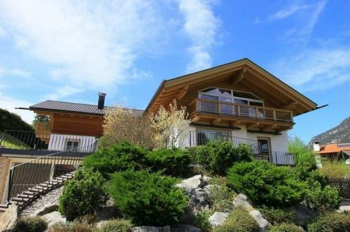 Chalet mit Panoramablick und Spa