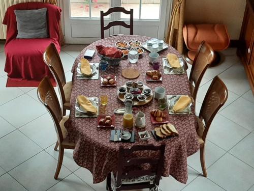 A la Volette, chambres d'hôtes, 2 à 6 personnes, linge et petit déjeuner inclus, jeux-cabanes pour enfants, 5