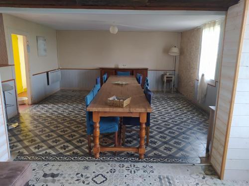 grand gîte à la campagne (grand gite a la campagne) in La Ferte-Frenel