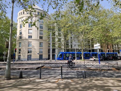 Exterior view, Appartement avec vue sur le lez in Aiguerelles