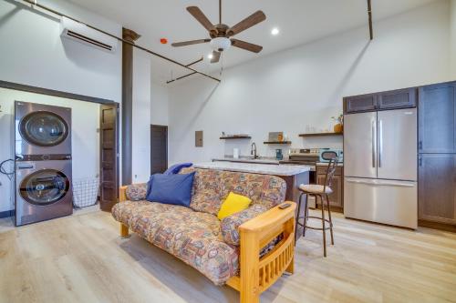 . Loft-Style Downtown Cashton Studio Dogs Welcome!