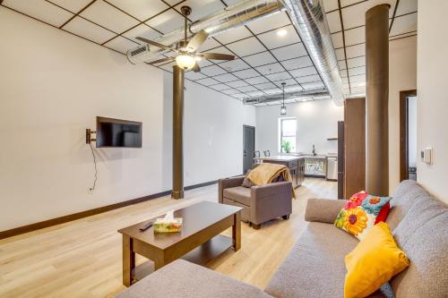 . Step-Free Cashton Apartment Steps to Downtown!