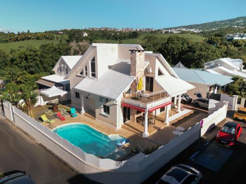 Villa Paola - Piscine, billard - Au Nord de l'île - Location, gîte - Sainte-Marie