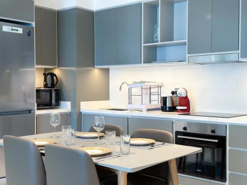 Vibrant 1BR Apartment with Marina & Ocean View, Dubái (foto 9)