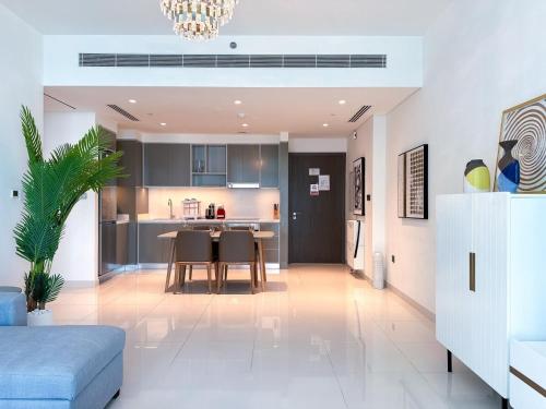 Vibrant 1BR Apartment with Marina & Ocean View, Dubái (foto 10)
