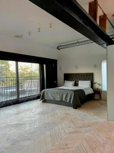 Remarkable 7-Bed House in London