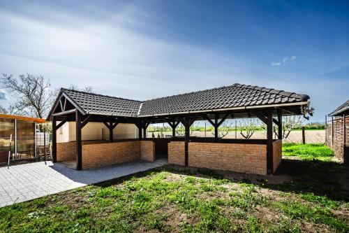 Kert, Alborella Vendégház (Alborella Vendeghaz) in Fadd - Dombori