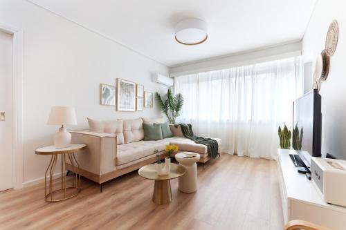 Athens Premium Suites - Sunny 2 Bedroom Suite with Parking, Ateny