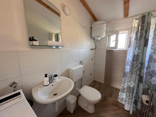 Three-Bedroom House image 8