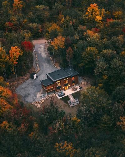 Chalet Röcka with hot tub and lake access