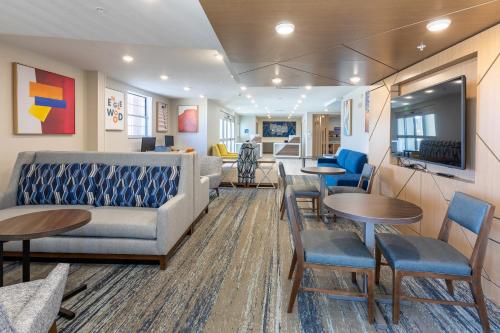 Előcsarnok, HOLIDAY INN EXPRESS AND SUITES ENGLEWOOD DENVER SOUTH By IHG in Englewood (Colorado)